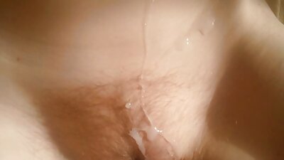 अॅनी हँडजॉब आणि टिट संभोग तिच्या पुरेसे स्तन वर कमिंग